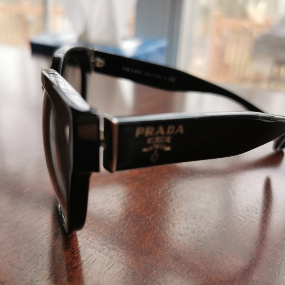 Prada sunglasses like new